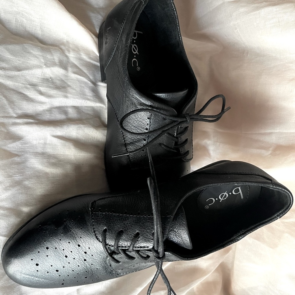 Brand new b.o.c. Born leather brogues